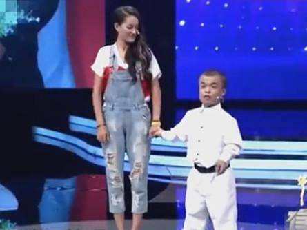 现实版最丑男娶漂亮老婆,一米二小矮人娶一米八漂亮媳妇