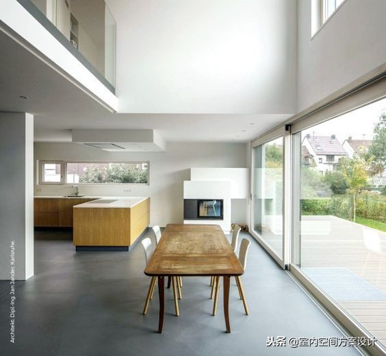 高强度自流平水泥施工方法,彩色水泥自流平地面施工视频