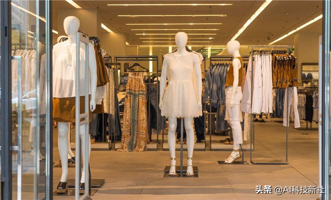 实体店的衣服和网上的有啥区别,为什么实体店的衣服款式比网上多