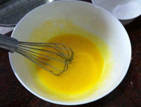 如何用电饭锅做蛋糕更松软好吃,一次就成功的电饭锅蛋糕制作秘诀