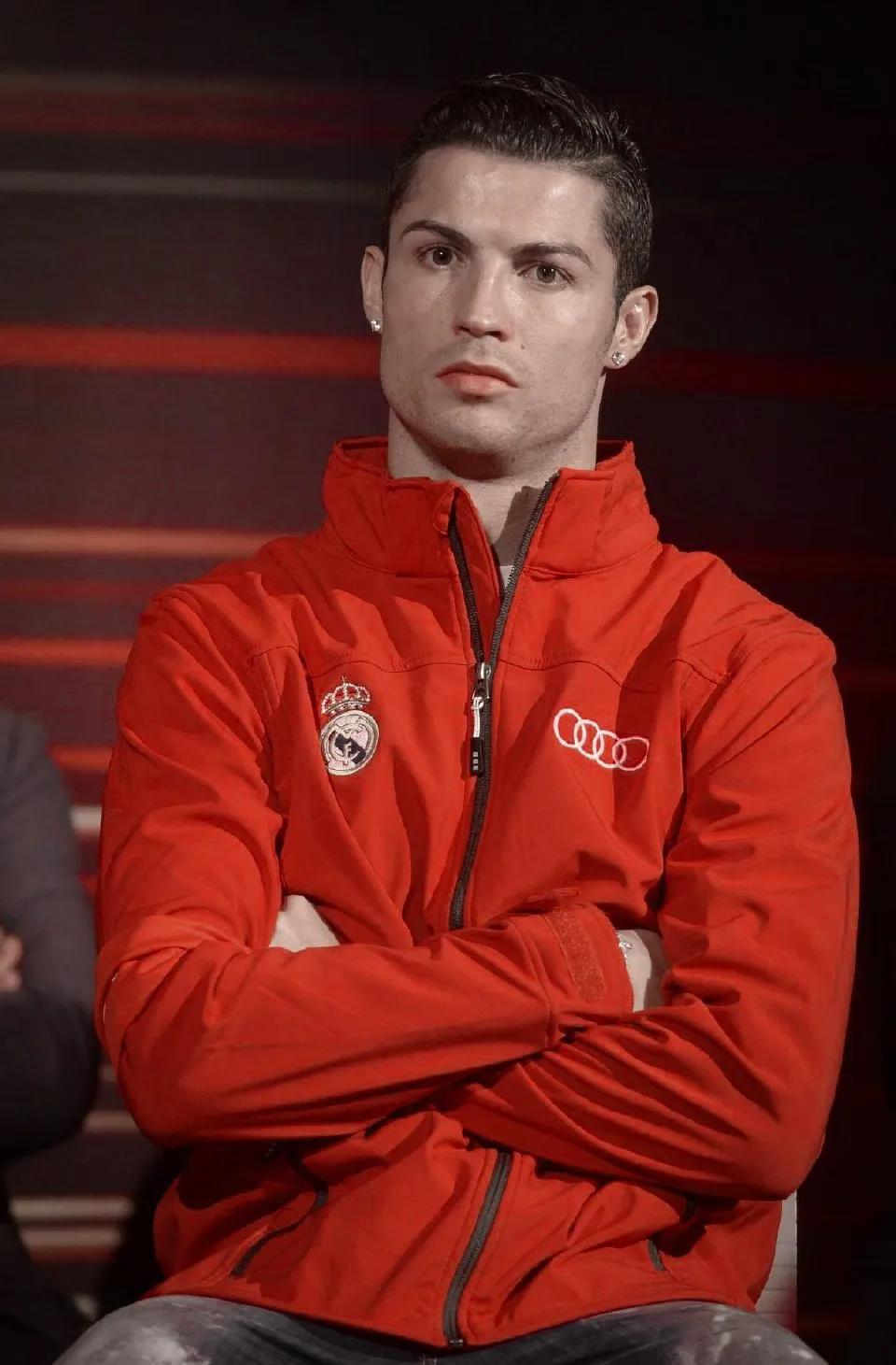 足球就像生活一样没有暂停,足球伤感无奈壁纸