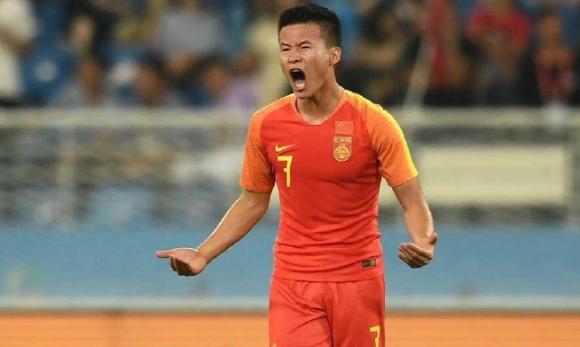 大连人国脚级引援曝光！22岁国奥新星随队试训，曾在皇马踢过球