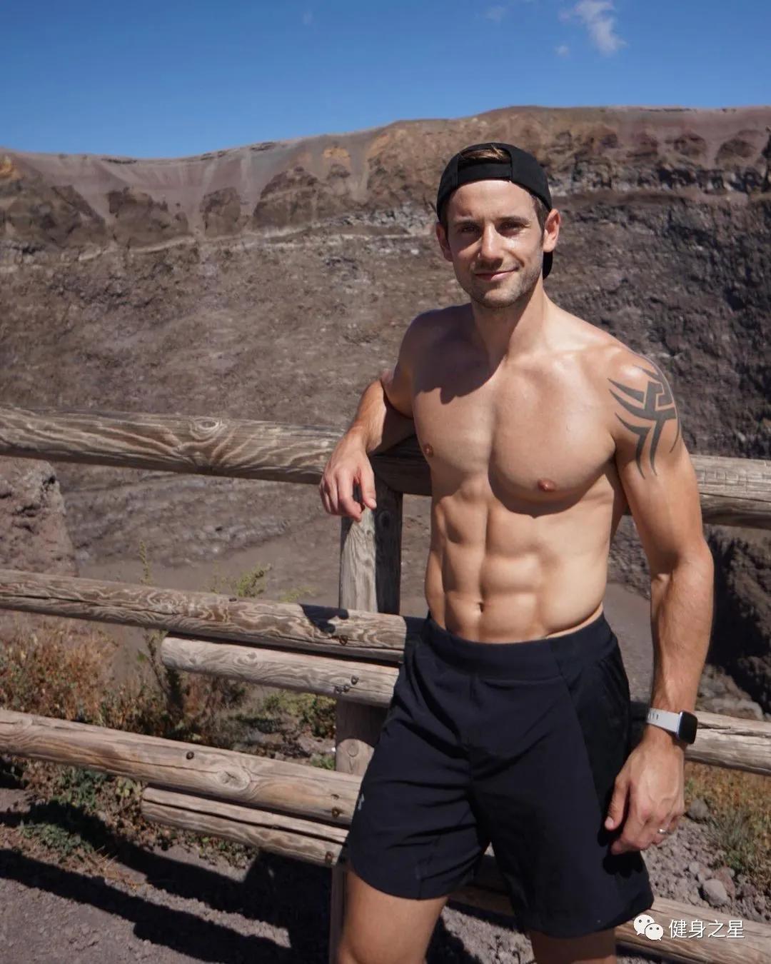 神似top的腹肌男,酷似海王的男模