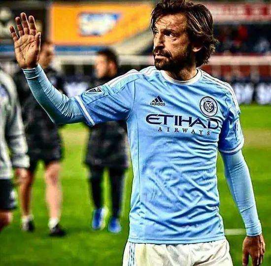 精准长传和低空传球,皮尔洛销魂长传