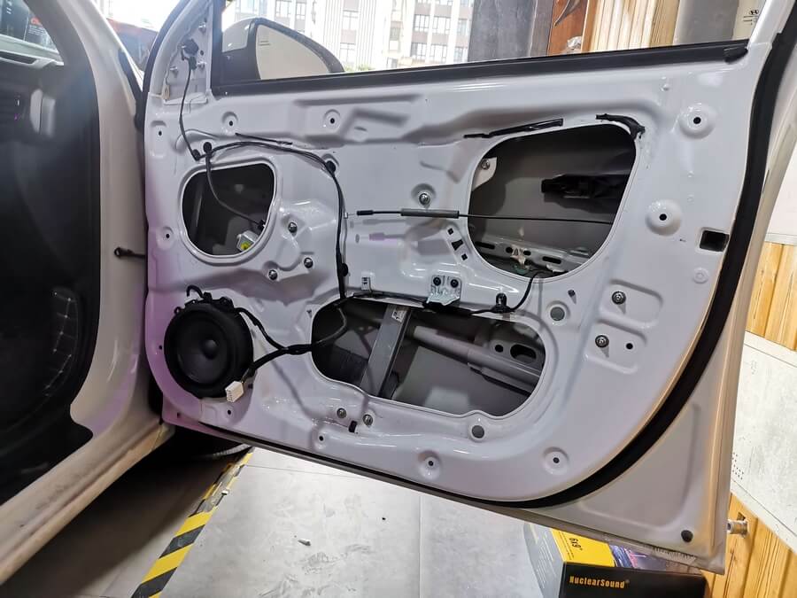 现代悦动改音响视频,现代悦动隔音改装方法