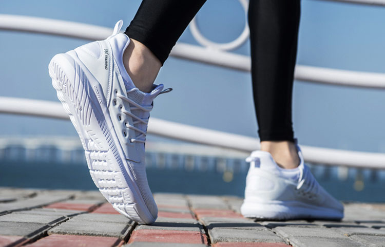 匹克安踏李宁361鸿星尔克哪个好,李宁361和安踏哪个质量更好