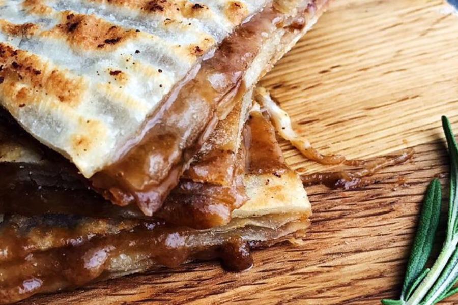 烙糖饼不漏糖的小窍门,怎样烙糖饼不把糖流出来