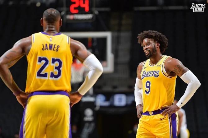 湖人2比0后詹姆斯评价库兹马,库兹马被詹姆斯抱怨