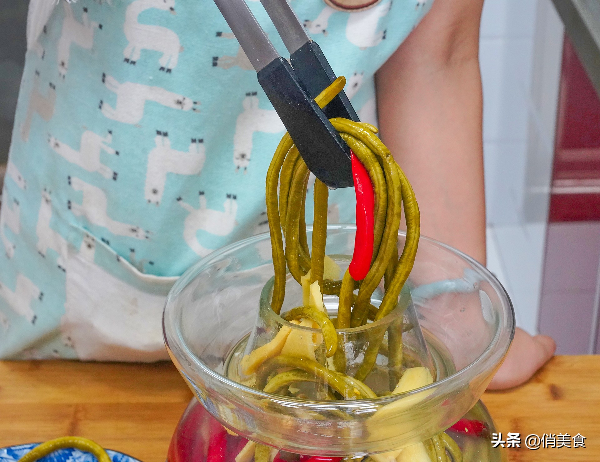 酸豆角怎么腌制才会又脆又好吃,酸豆角的简单快速腌制方法