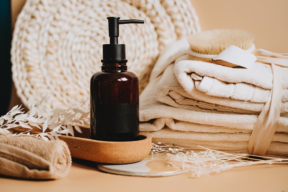 下雨天头发炸毛怎么护理,如何拯救头发干燥