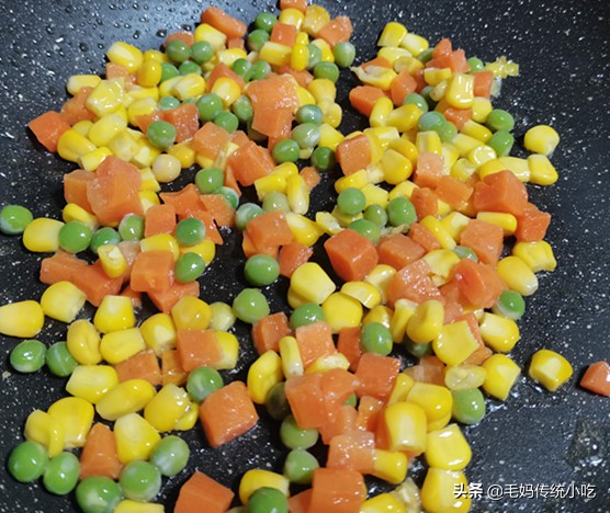 隔夜饭硬怎么炒,比较软的隔夜饭怎么炒好