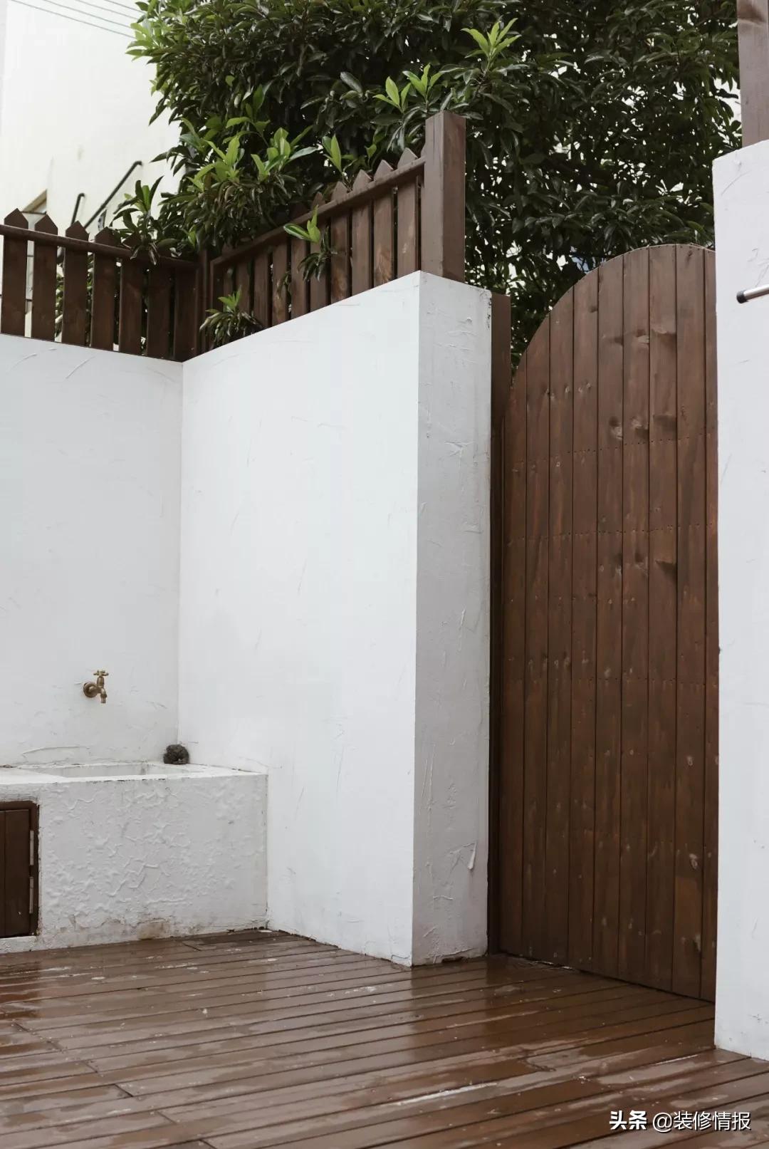 她买下32㎡上海老旧学区房,为女儿打造小桃园还有20㎡舒适大庭院