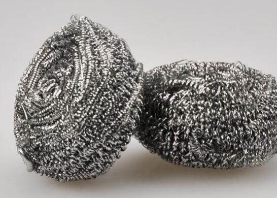 玻璃上的贴纸风化了怎么快速除掉,玻璃被贴广告贴纸撕不下来怎么办