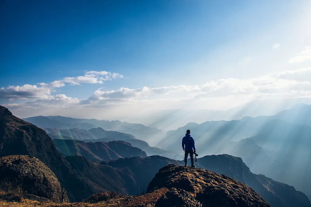 只有我知道,自己那辆奔驰有多么寒酸