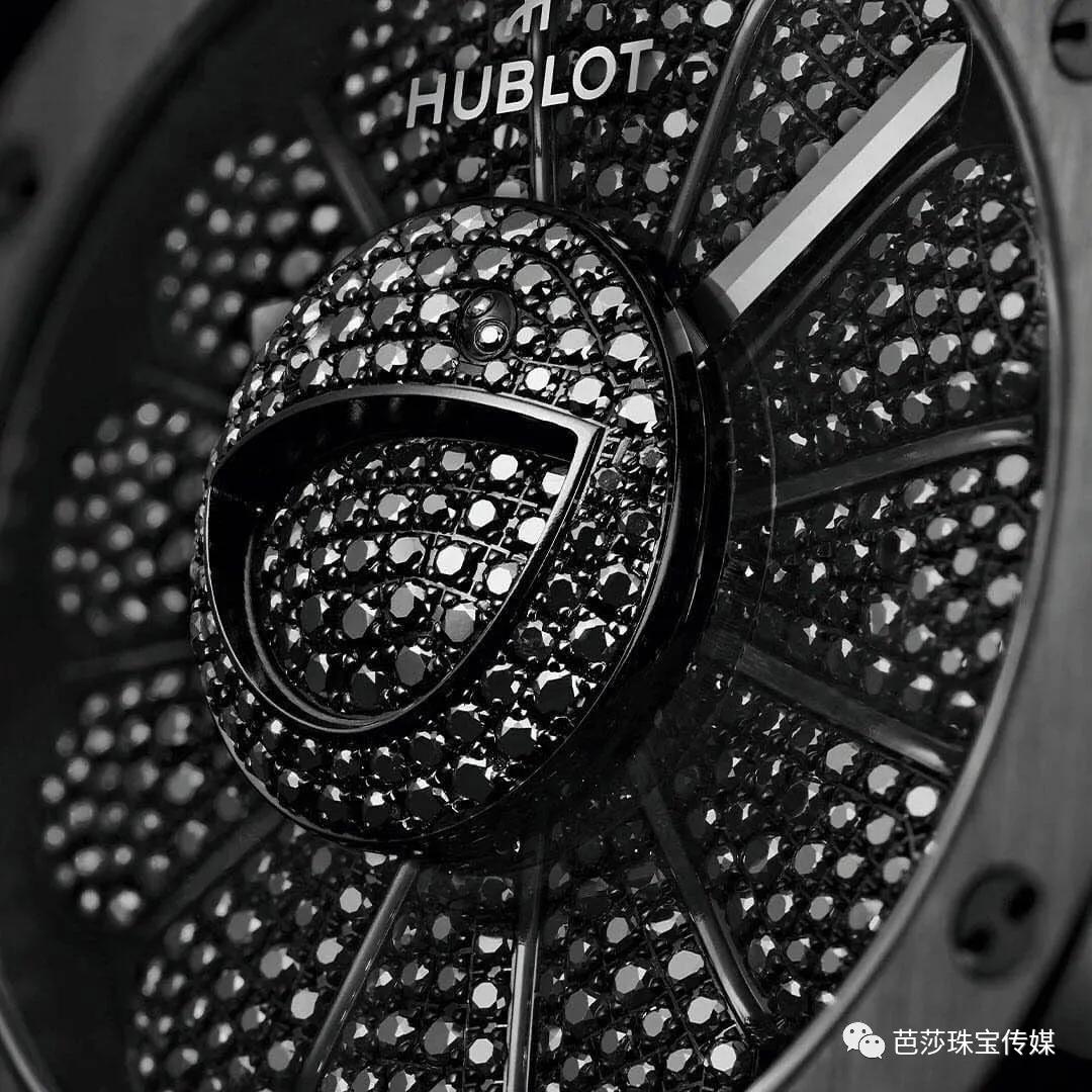 村上隆联名表出圈，谁说打工人配不上艺术表？