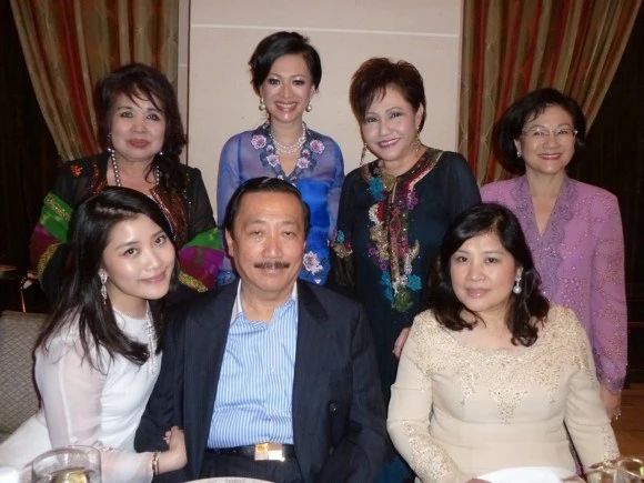 刘德华小姨子炫富上瘾？爱晒家中整墙名牌包，全身名牌堆砌太高调