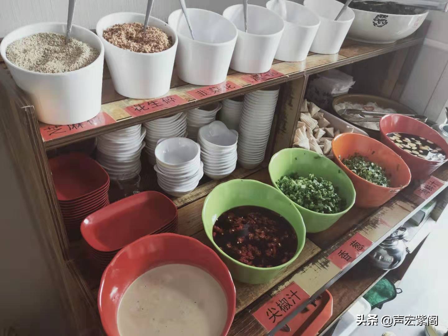 自主创业的他，曾经历10年听障人士语训，康复后领办渔捞天下开业