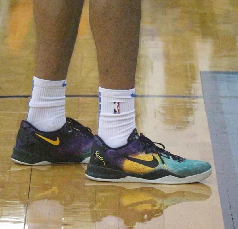 施罗德决赛上脚球鞋,纳迪尔施罗德球鞋