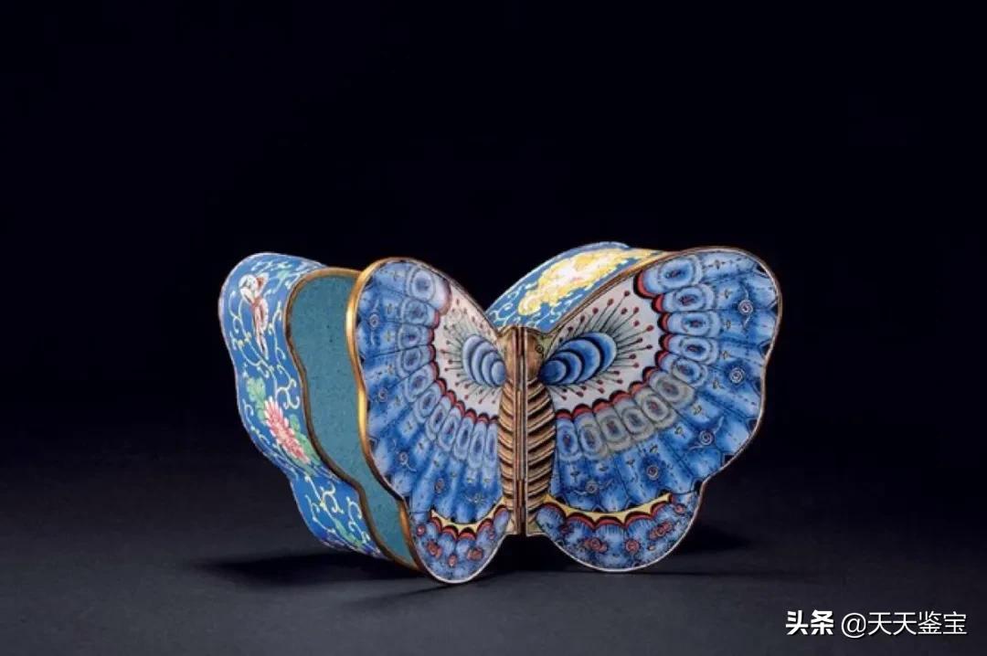 景泰蓝属于工艺品还是艺术品,木雕工艺品与景泰蓝谁价值高