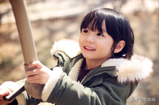 眼里有星辰的男孩名，气质儒雅，好听到爆炸