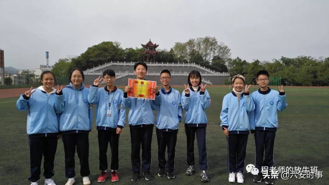 逐梦赛场，群英荟萃，二中健儿赛场展英姿；同心协力，奋勇拼搏，牛犊小将逆境创佳绩