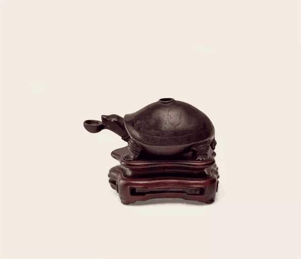 男子带袖珍“小茶壶”鉴宝，专家佩服不已，直呼你胆子真大