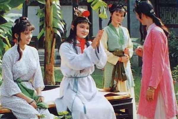 红楼梦的女性有缠足吗,红楼梦中的女人为什么不缠小脚