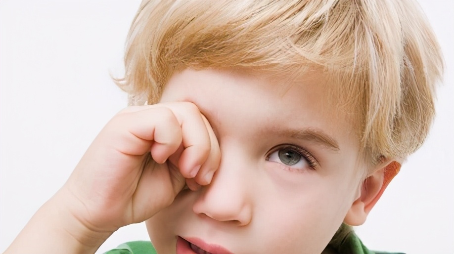 宝宝总爱揉眼睛是什么原因,宝宝总喜欢揉眼睛和鼻子和耳朵