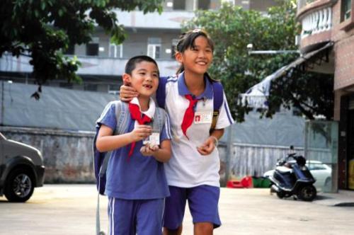 都是亲生的为何父母会那么偏心,都是亲生的为何父母这么偏心知乎