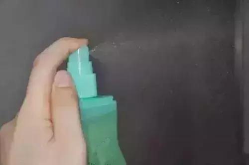 涂大量花露水会怎样,涂抹花露水对人体有什么影响