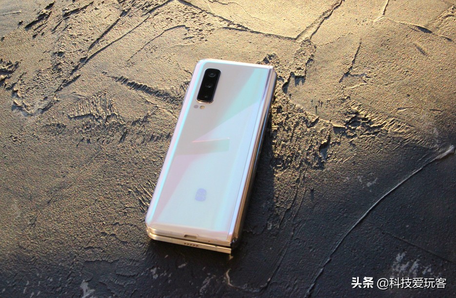 三星w20现在还值得入手吗,19999元的三星