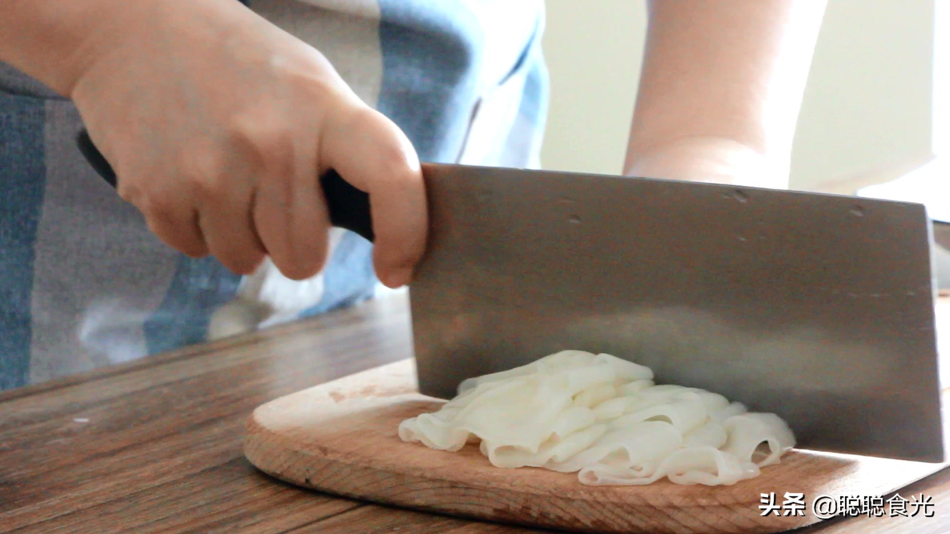 凉皮怎么做才有劲道不易断,凉皮做的不筋道还发粘怎么回事