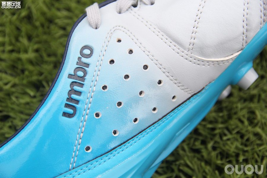 满足真皮控的幻想–UmbroAcceratorProHG实战测评