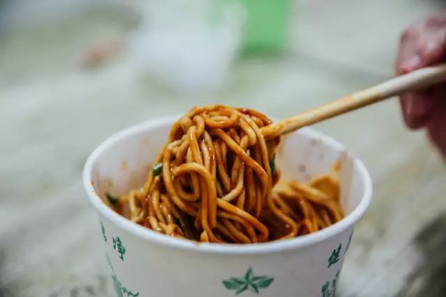 吃完整条恩施街，发现住在青山的才是人生赢家