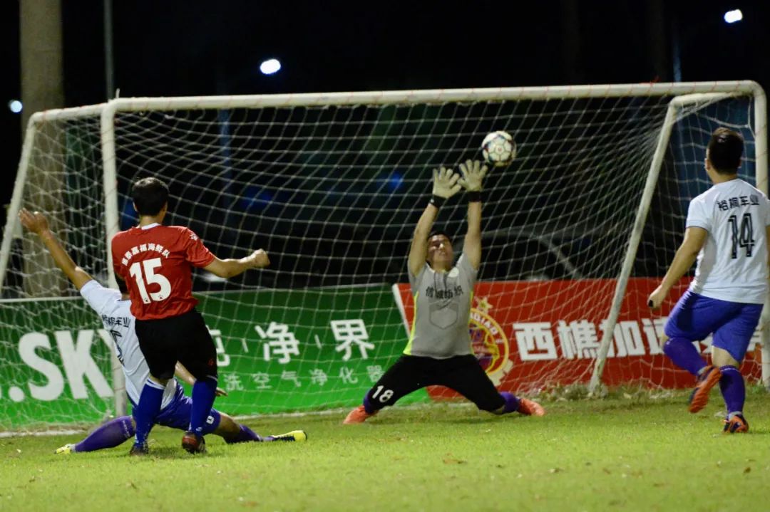 西樵村居足球赛进入金杯组第三轮的比赛！今晚精彩上演……