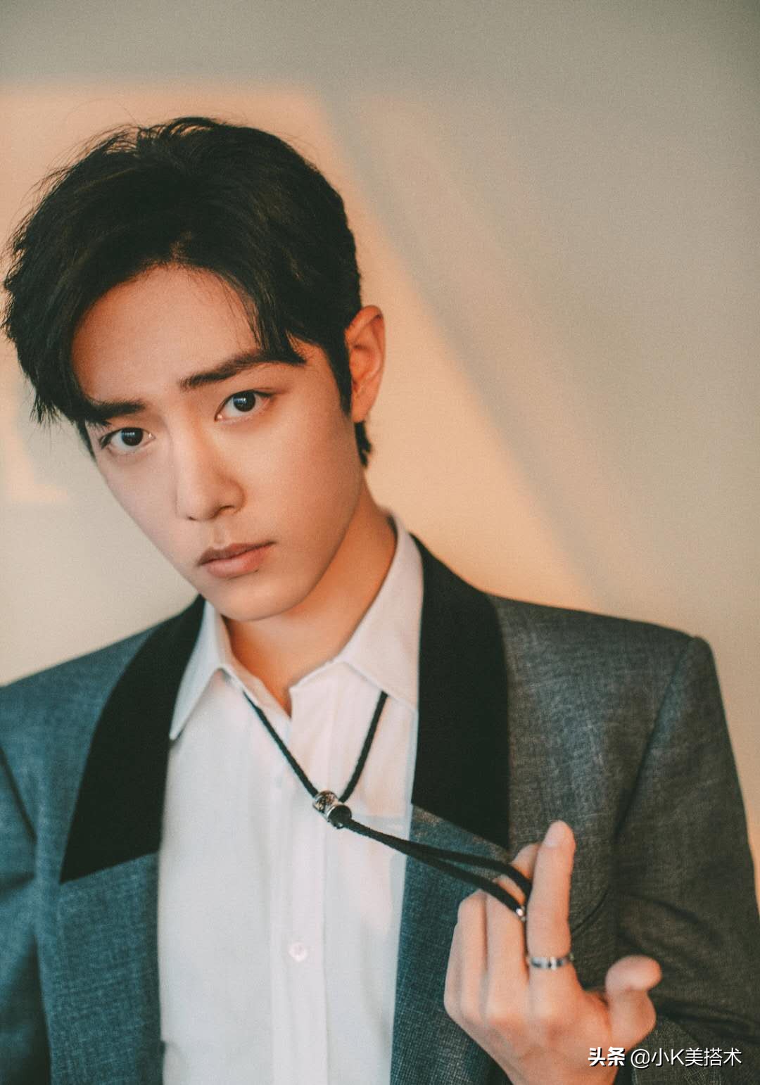 肖战格纹西装穿搭,肖战西装搭配什么颜色