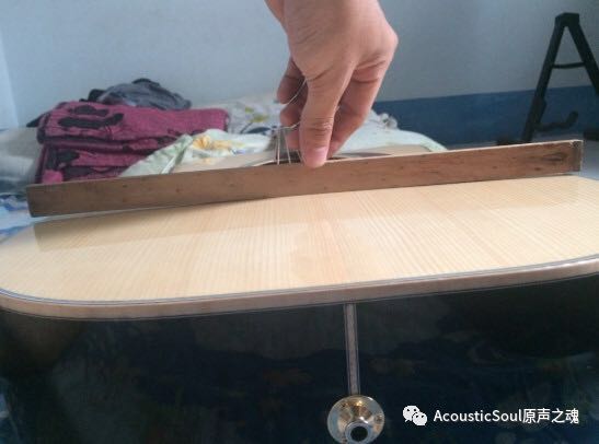 下琴码有螺栓就万事大吉？想多了......