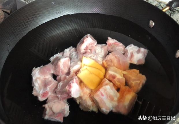 炖排骨前需不需要炸一下,炖排骨前要不要洗一下