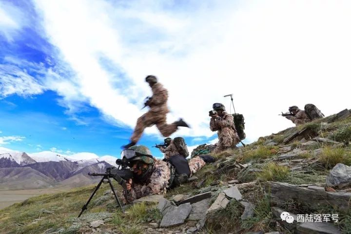 西部战区陆军实战化训练,西部战区陆军阔步启程再出发