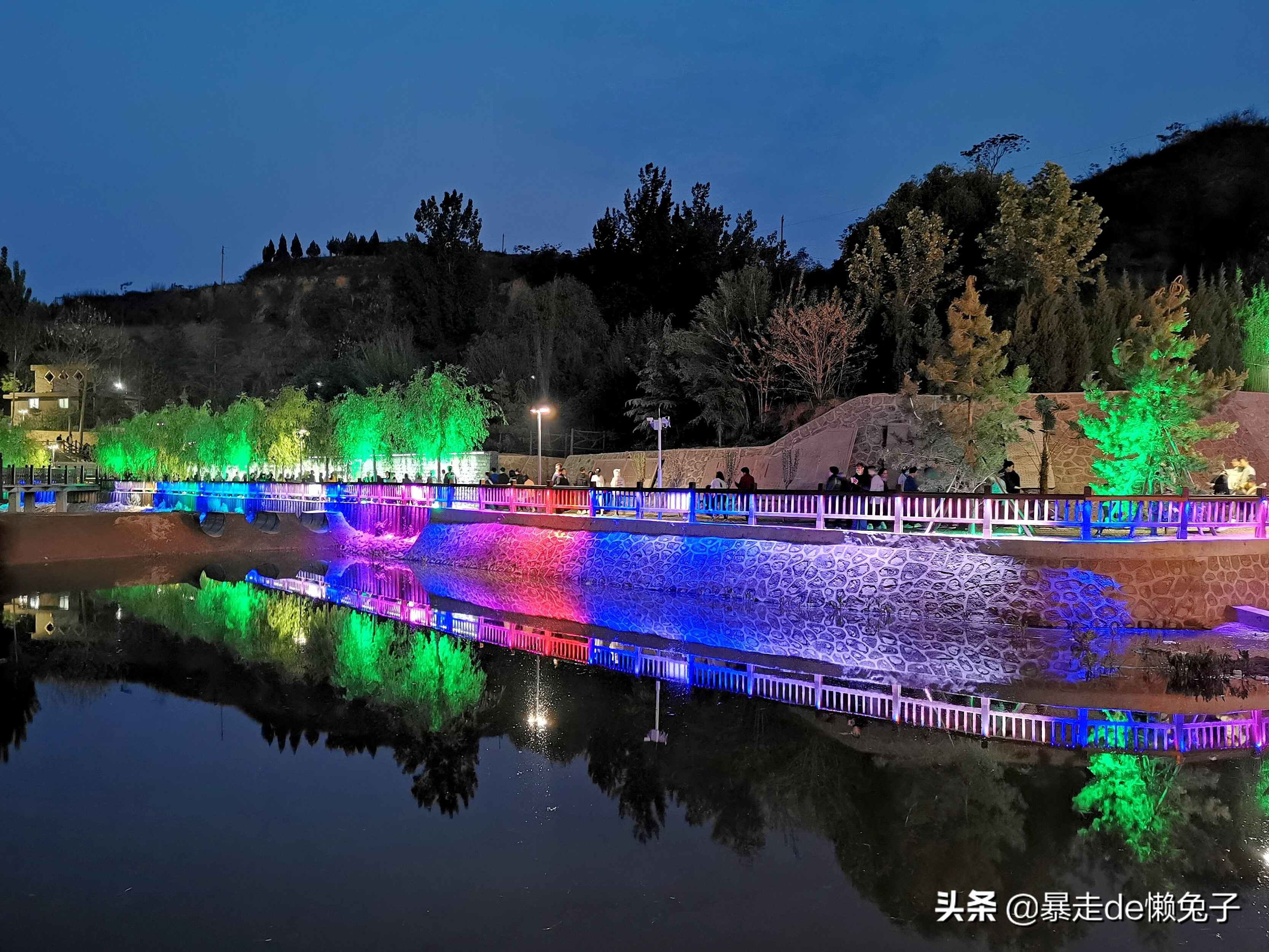 无奈！国内县城旅游，为什么总离不开激光灯？是发展，还是污染？