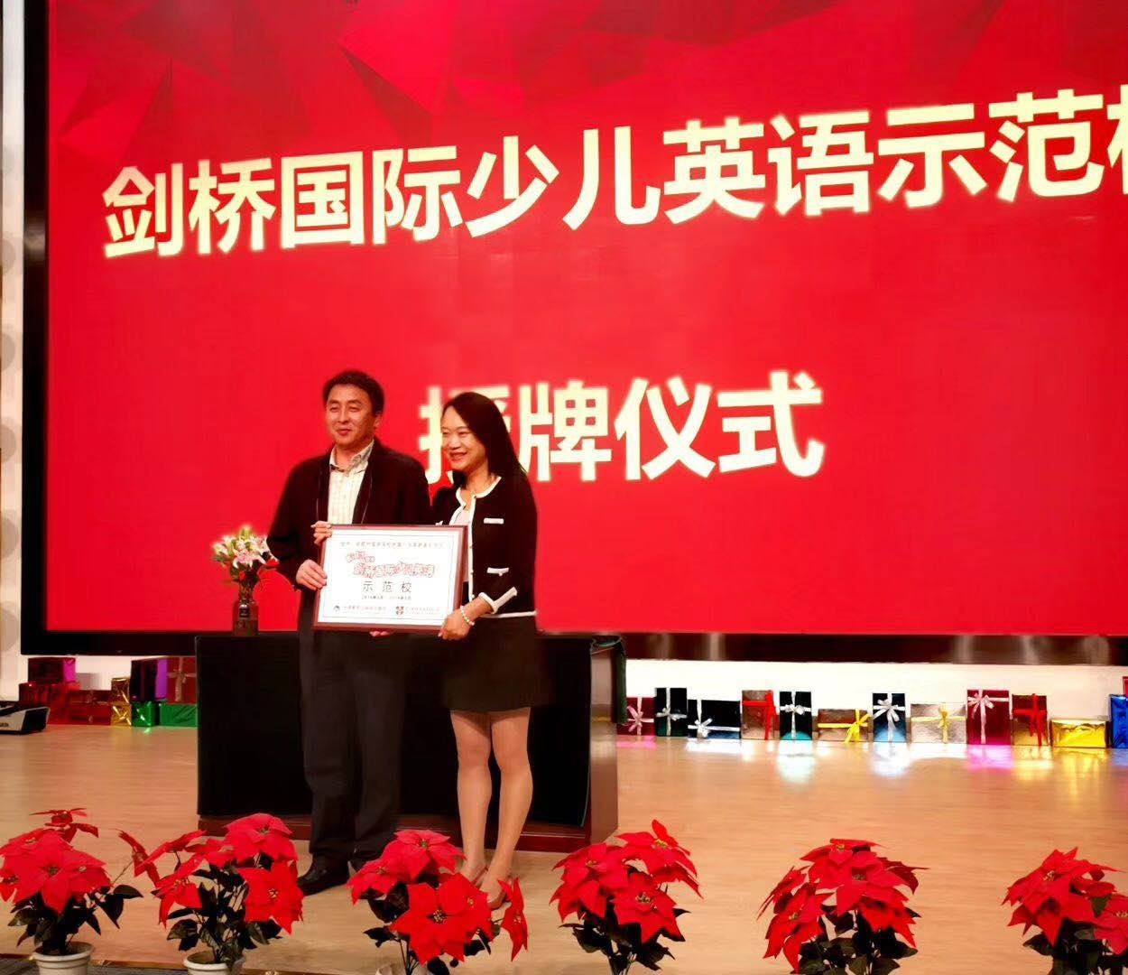 歌歌兰妮蓝风铃香水图片,歌歌兰妮蓝风铃香水身体乳