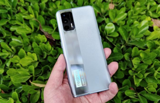 不到2000元目前这4款手机最值得买,最近新机不断这5款手机值得入手