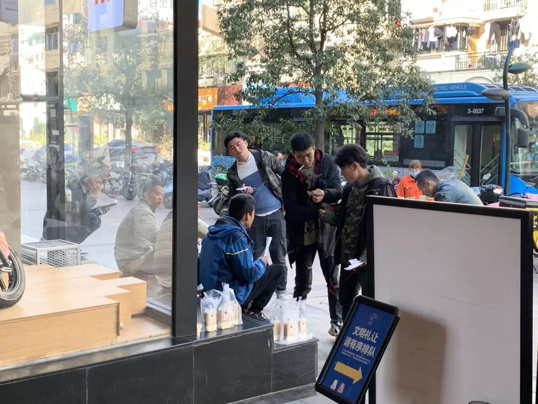 周杰伦同款网红奶茶多少钱一杯 (the one贵阳周杰伦奶茶)