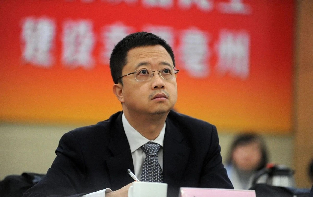 穷小子3万元创业，现在身价超400亿，成为上海首富，却离婚另娶