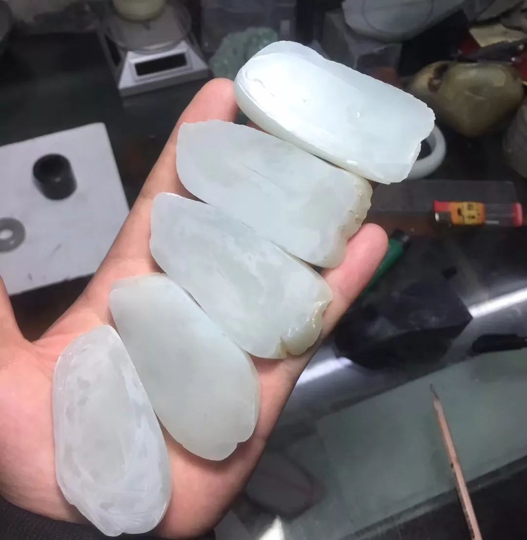 和田玉白度对比的方法,和田玉闪青怎么提白