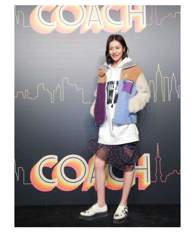 蔻驰涉嫌分裂中国刘雯与其解约真要赔上1.6个亿?