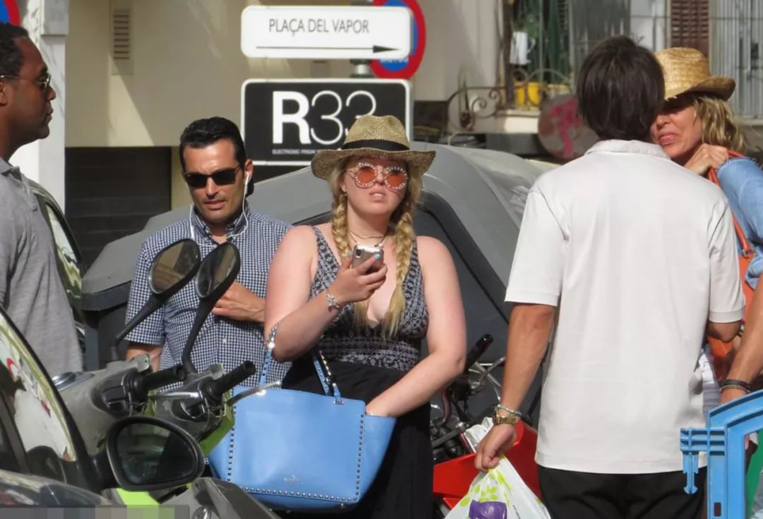 特朗普女儿穿旗袍,特朗普小女儿写真照