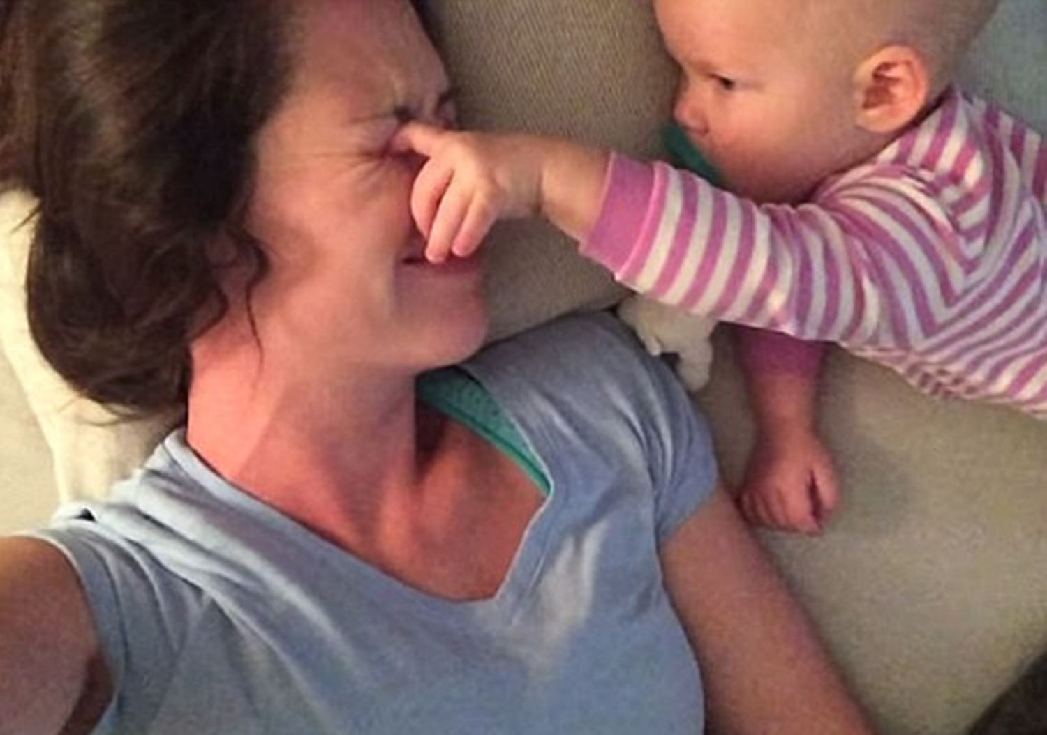 打嘴巴、扯头发、戳眼睛，为什么总是“攻击”妈妈？原因让人无奈