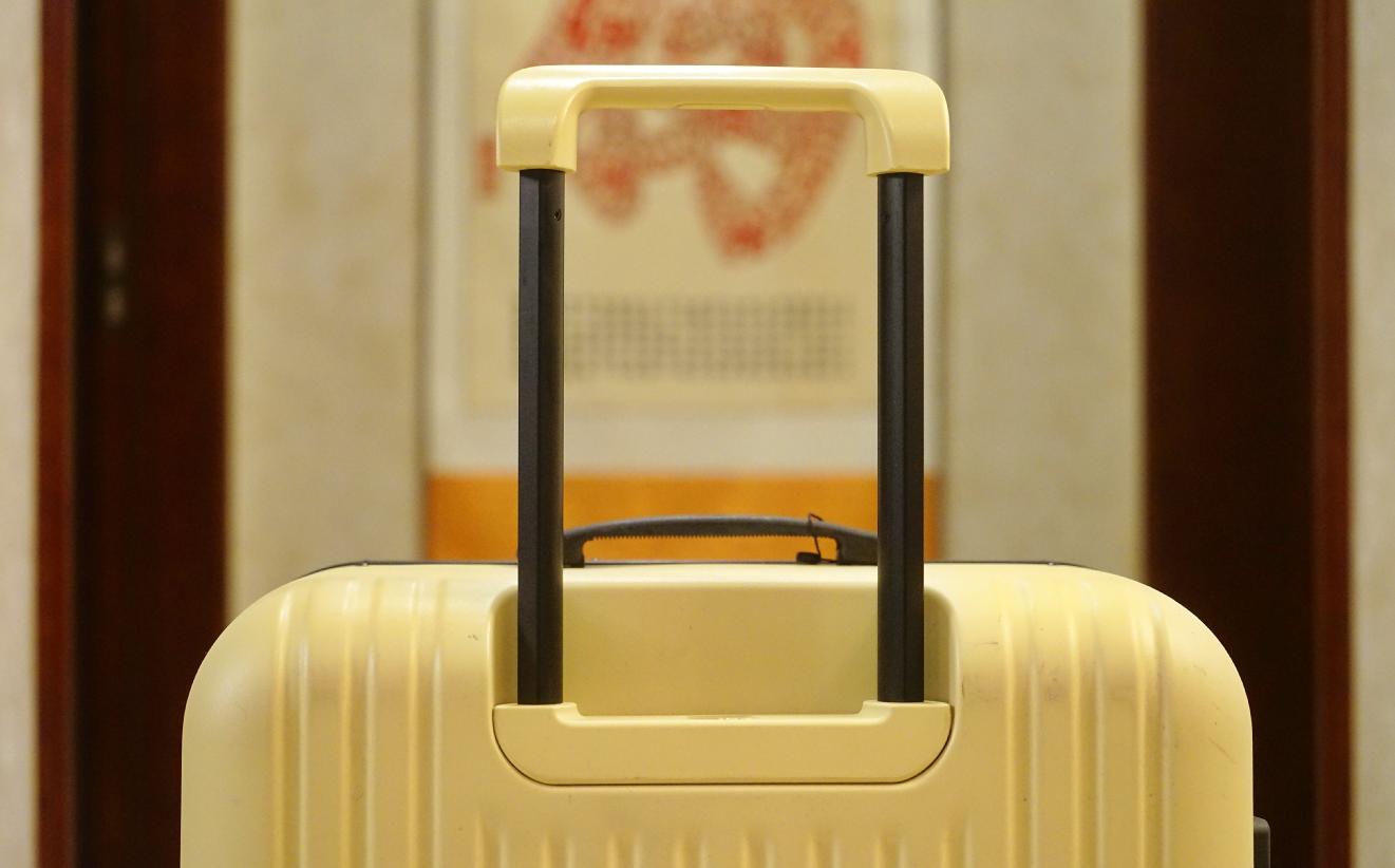 rimowa旅行箱带屏幕,rimowa箱子测评
