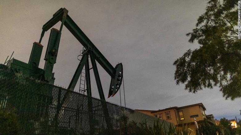 油价暴跌原因视频,油价暴跌最近